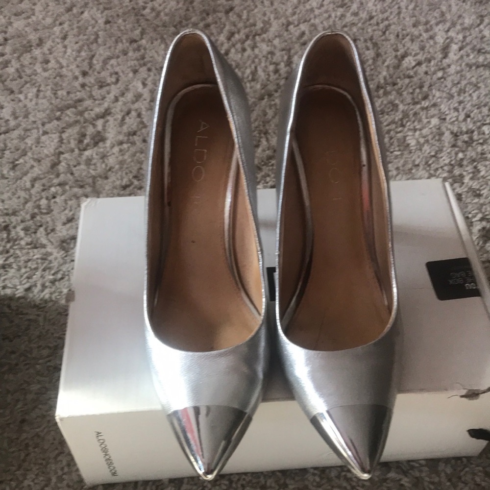 ALDO Shoes Silver Cap Toe Size US 8....Gently Worn